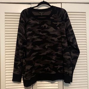 Athleta Triumph crewneck camo sweatshirt